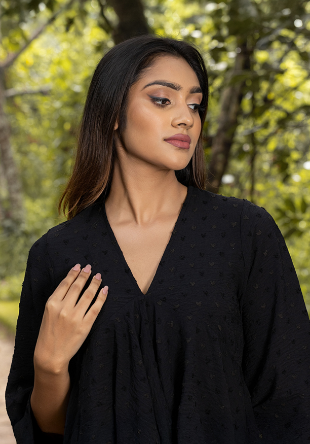 VINNIE V NECK BLACK BLOUSE 